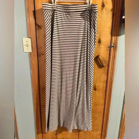6/$20. Maxi long stripe skirt floor length size 1x. Very long - Picture 2 of 5